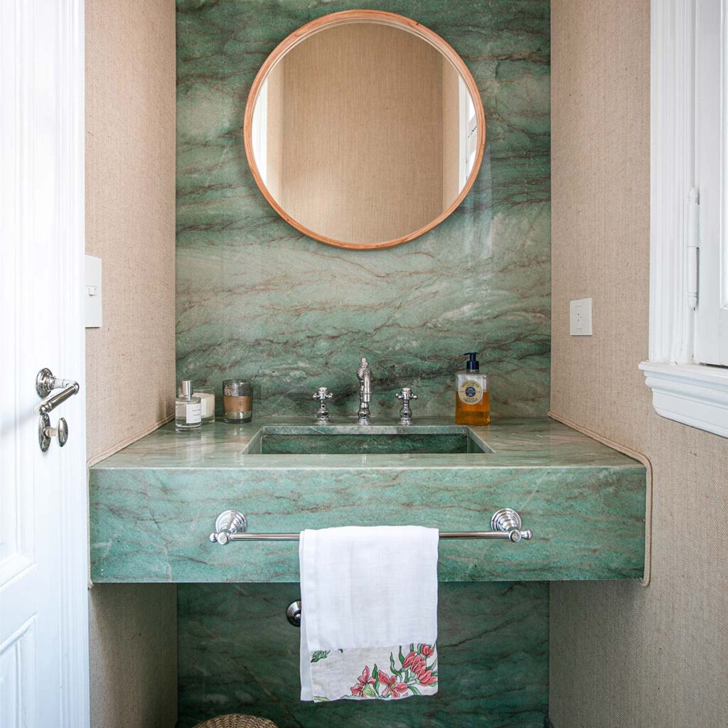 Cuarcita revestimiento en baño.